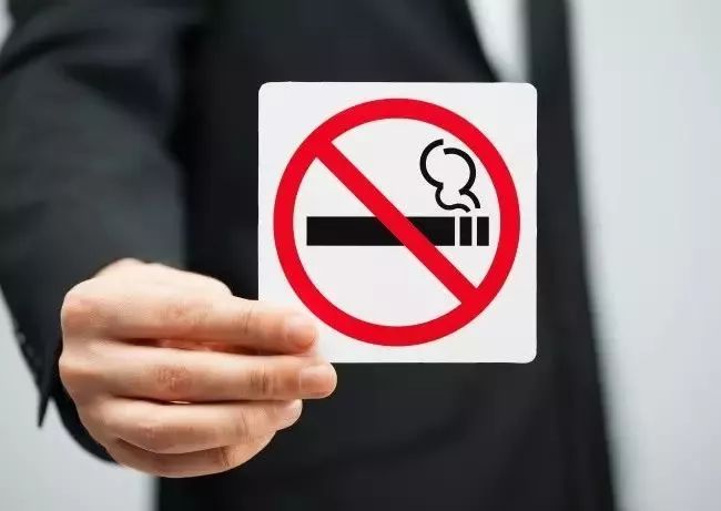 电子烟同样是烟，安帅吸烟事件引发烟草控制新挑战与公众意识觉醒