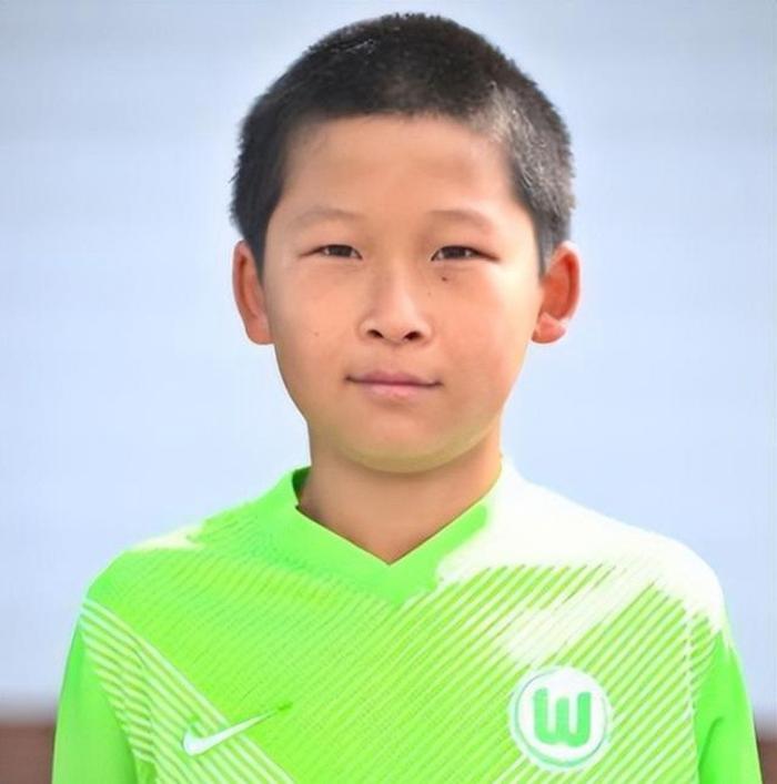 国少新星张君豪与石子默崭露头角，加入狼堡U17梯队开启一周训练之旅