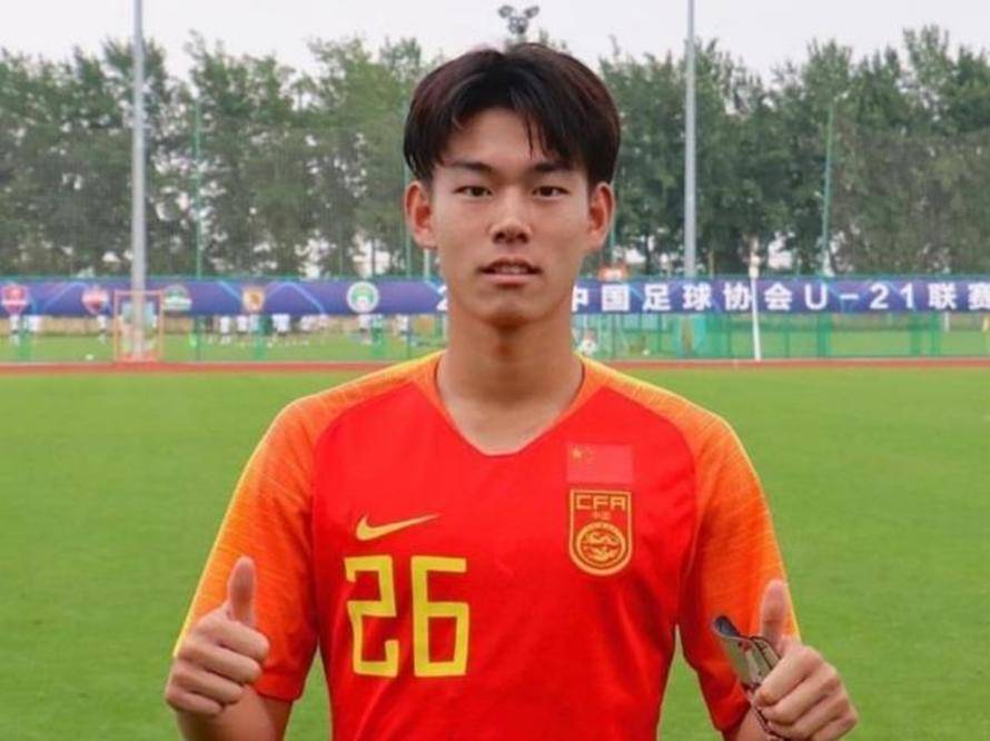 青春之星刘士铭在西班牙第9级别联赛的留洋首秀亮相风采