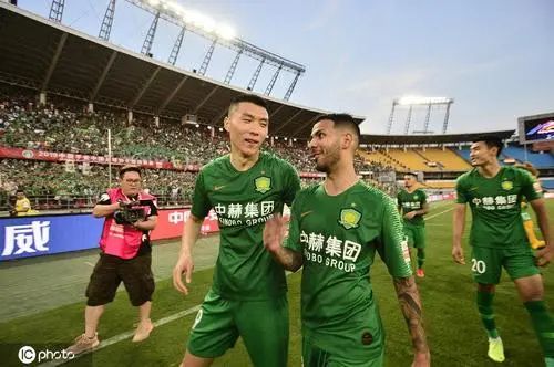 前北京国安足球队员直播展现体育真实激情新风尚