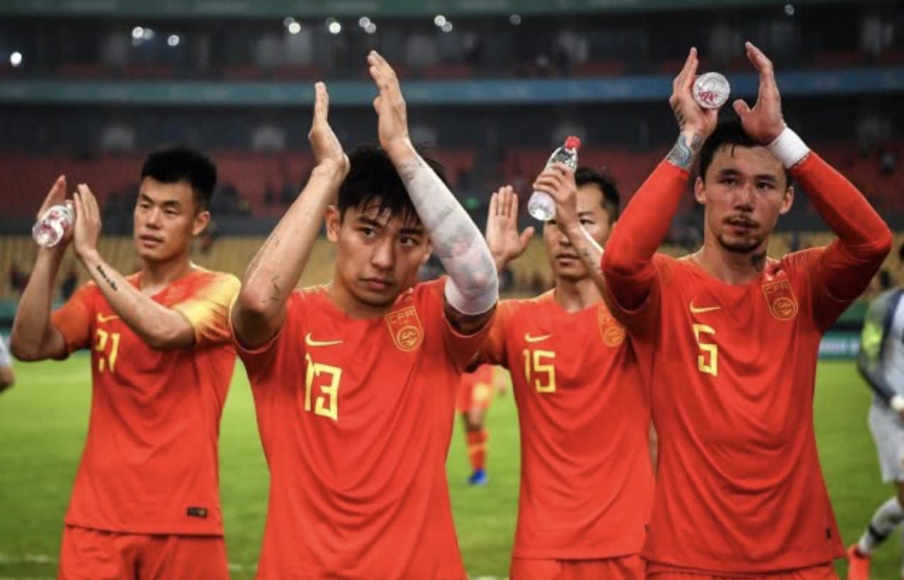 队史首夺冠！范志毅发文，恭喜水晶宫！我们是冠军🏆——一个传奇的诞生